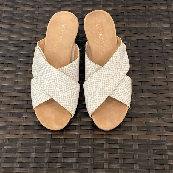 Vionic Shoes - Vionic Leticia lizard, sandals, women’s size 7.5